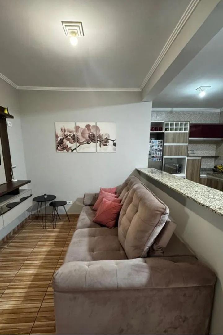 Casa com 2 Quartos e 2 Vagas 