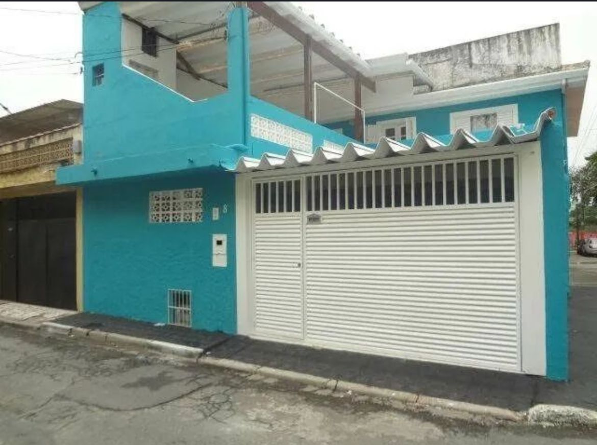 Casa com 2 Quartos, Varanda e 2 Vagas