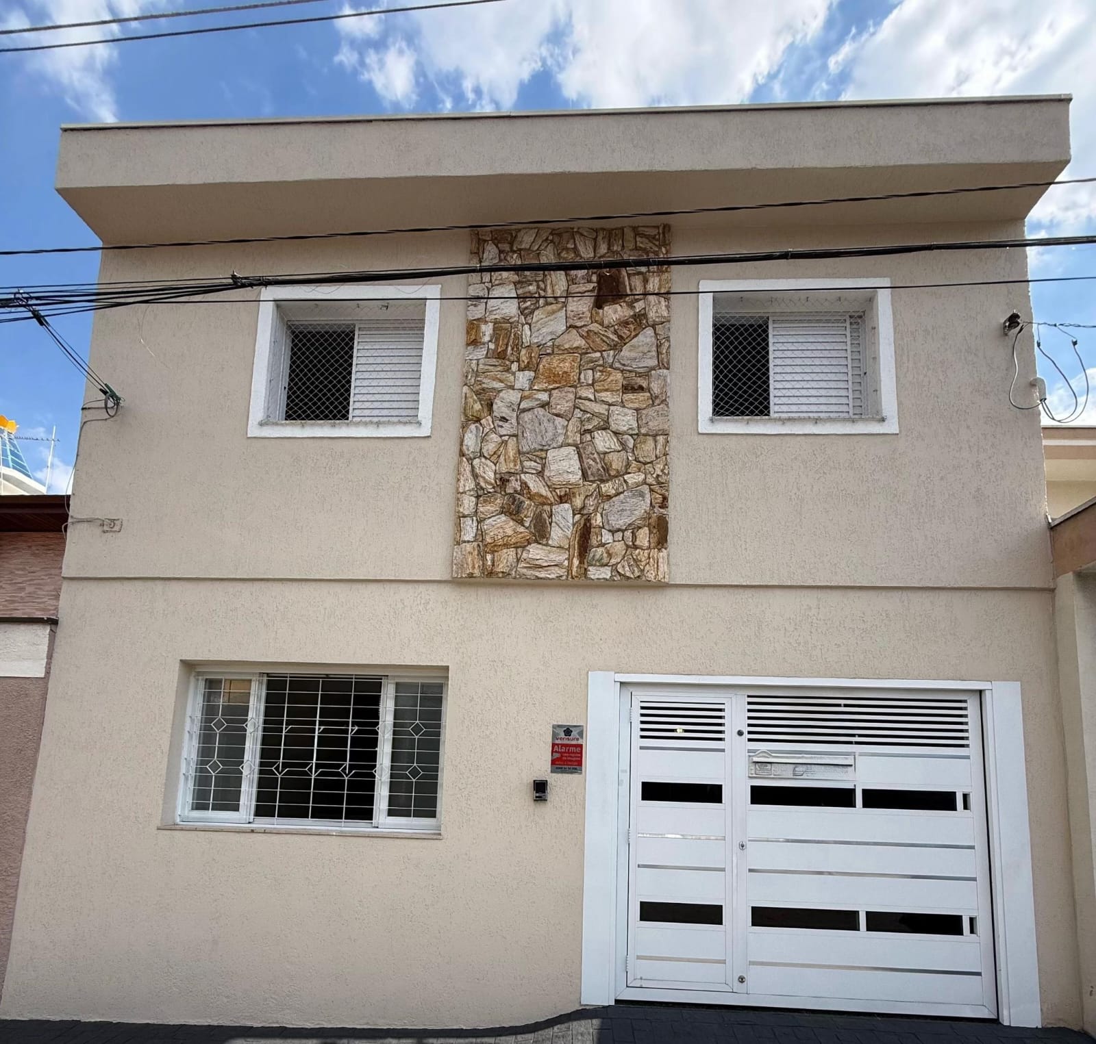 Sobrado Alto Padrão com Suíte e Área Gourmet